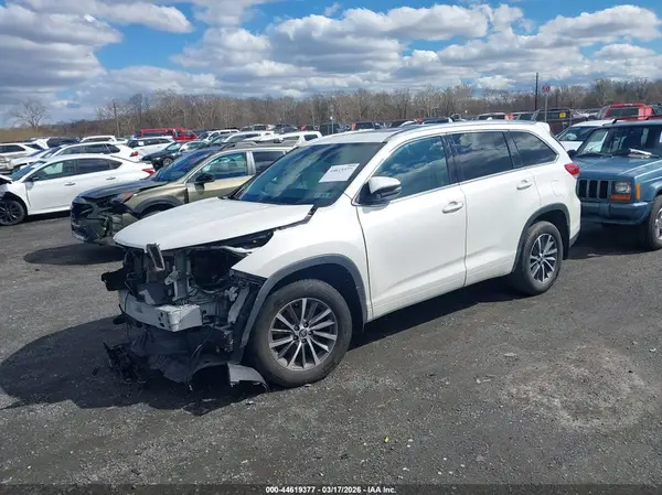 5TDJZRFH7JS883623 2018 TOYOTA HIGHLANDER - Image 2