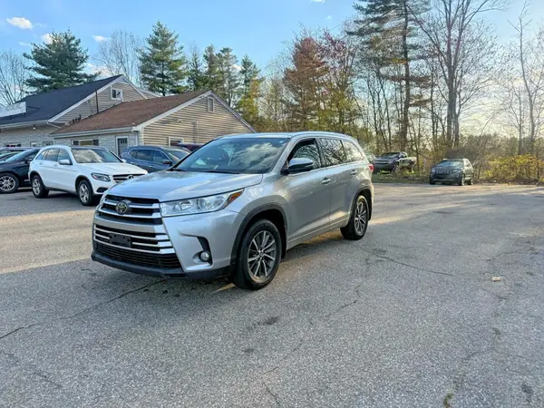 5TDJZRFH7JS884576 2018 TOYOTA HIGHLANDER - Image 2