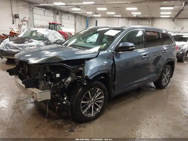 5TDJZRFH7JS891012 2018 TOYOTA HIGHLANDER - Image 2