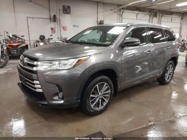 5TDJZRFH7JS891334 2018 TOYOTA HIGHLANDER - Image 2