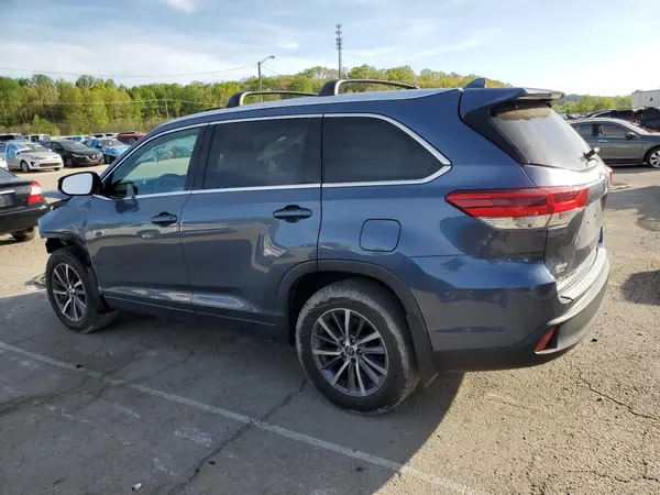 5TDJZRFH7JS893004 2018 TOYOTA HIGHLANDER - Image 2