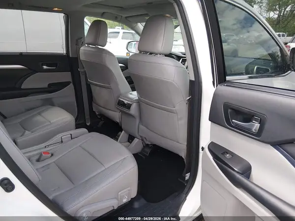 5TDJZRFH7JS895948 2018 TOYOTA HIGHLANDER - Image 8