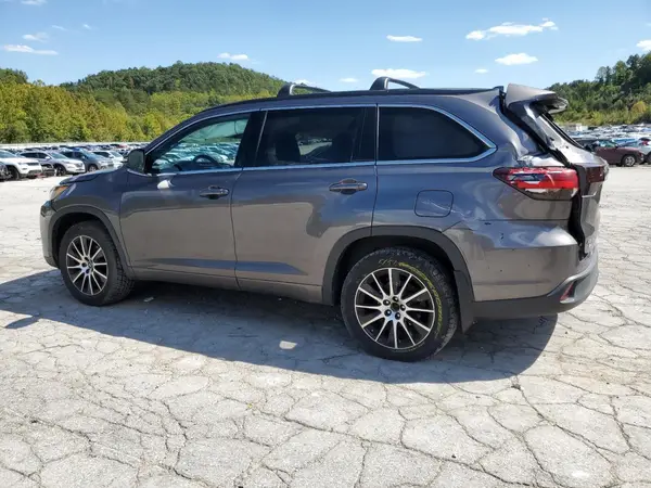 5TDJZRFH7JS899711 2018 TOYOTA HIGHLANDER - Image 2