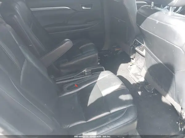 5TDJZRFH7JS901585 2018 TOYOTA HIGHLANDER - Image 8