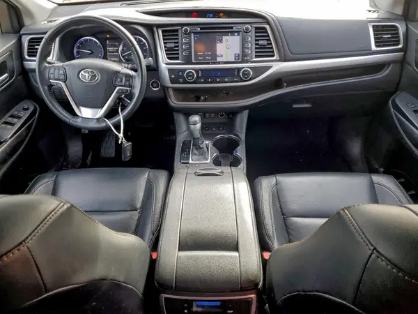 5TDJZRFH7JS902073 2018 TOYOTA HIGHLANDER - Image 8