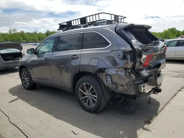 5TDJZRFH7JS905717 2018 TOYOTA HIGHLANDER - Image 2