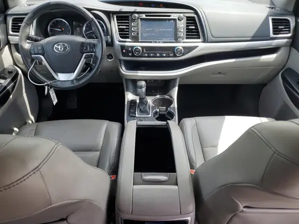 5TDJZRFH7JS905717 2018 TOYOTA HIGHLANDER - Image 8