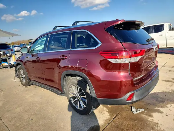5TDJZRFH7JS908360 2018 TOYOTA HIGHLANDER - Image 2