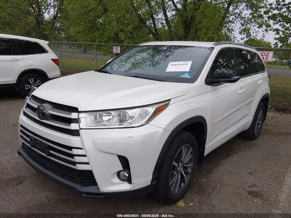 5TDJZRFH7JS912327 2018 TOYOTA HIGHLANDER - Image 2
