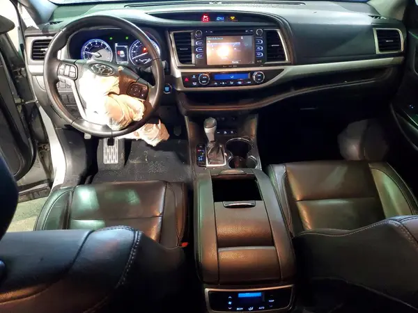 5TDJZRFH7JS914868 2018 TOYOTA HIGHLANDER - Image 8