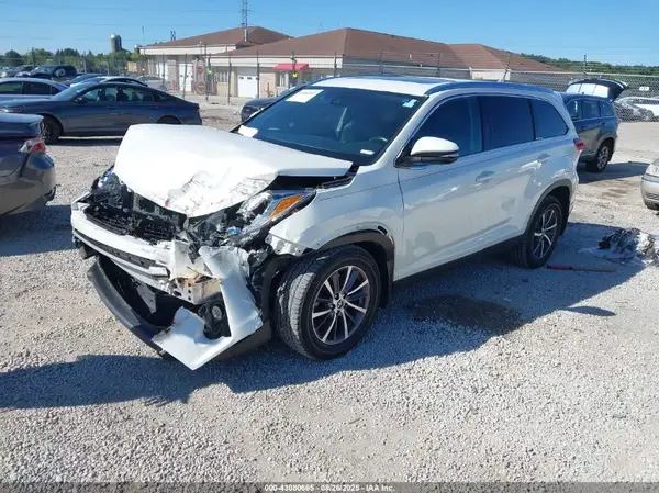 5TDJZRFH7KS563381 2019 TOYOTA HIGHLANDER - Image 2