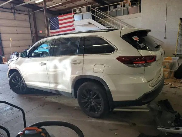 5TDJZRFH7KS564286 2019 TOYOTA HIGHLANDER - Image 2