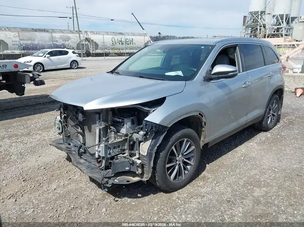 5TDJZRFH7KS564370 2019 TOYOTA HIGHLANDER - Image 2