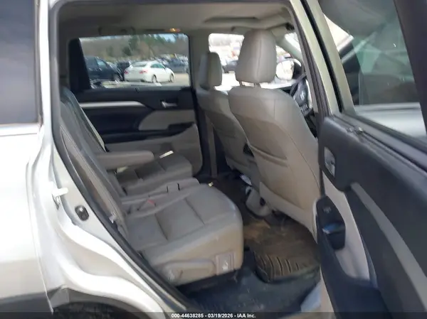 5TDJZRFH7KS564370 2019 TOYOTA HIGHLANDER - Image 8
