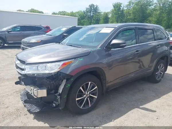 5TDJZRFH7KS564434 2019 TOYOTA HIGHLANDER - Image 2