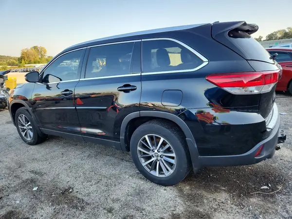5TDJZRFH7KS566359 2019 TOYOTA HIGHLANDER - Image 2