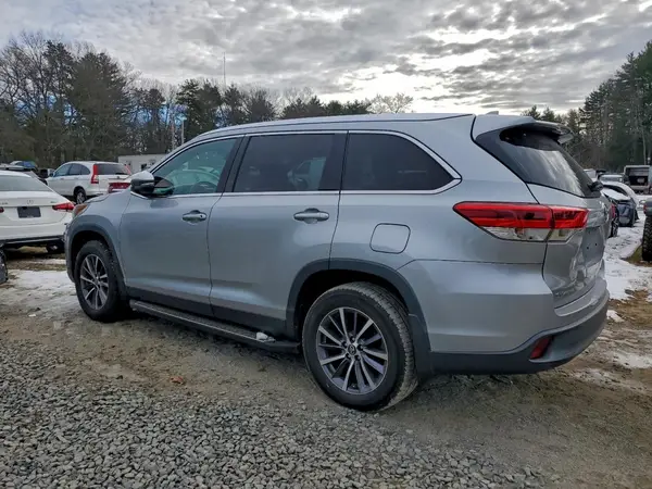 5TDJZRFH7KS568757 2019 TOYOTA HIGHLANDER - Image 2