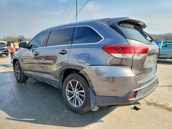 5TDJZRFH7KS569486 2019 TOYOTA HIGHLANDER - Image 2