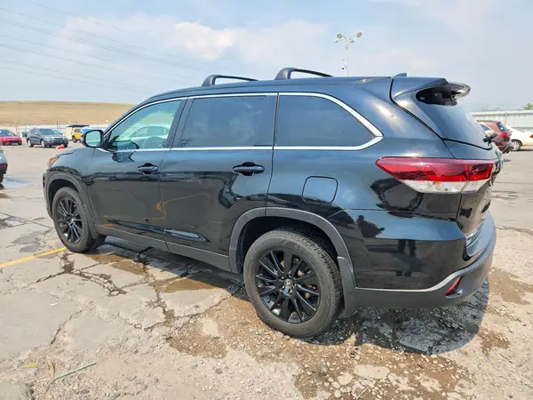 5TDJZRFH7KS570413 2019 TOYOTA HIGHLANDER - Image 2