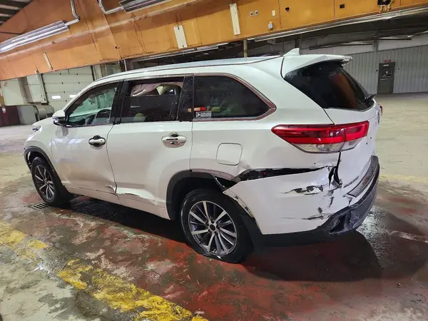5TDJZRFH7KS572744 2019 TOYOTA HIGHLANDER - Image 2