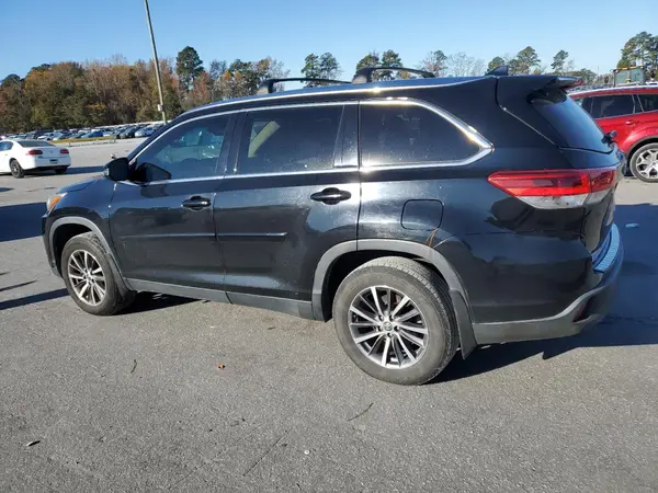 5TDJZRFH7KS573859 2019 TOYOTA HIGHLANDER - Image 2