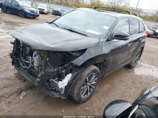 5TDJZRFH7KS574364 2019 TOYOTA HIGHLANDER - Image 2