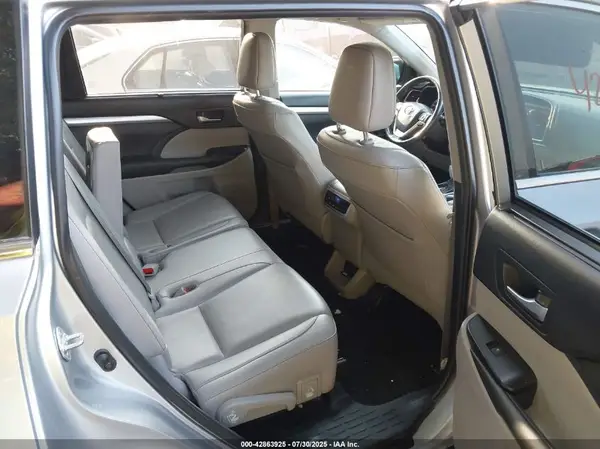 5TDJZRFH7KS575157 2019 TOYOTA HIGHLANDER - Image 8