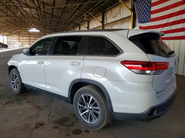5TDJZRFH7KS575885 2019 TOYOTA HIGHLANDER - Image 2