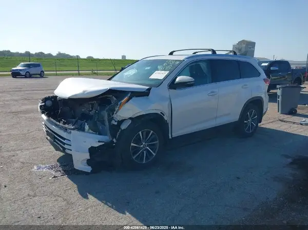 5TDJZRFH7KS578172 2019 TOYOTA HIGHLANDER - Image 2
