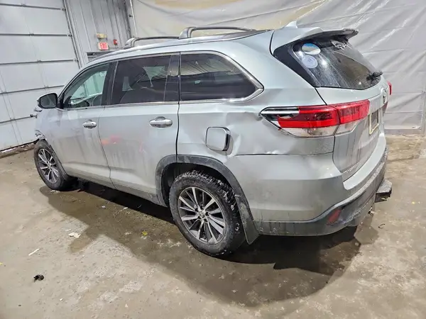 5TDJZRFH7KS578947 2019 TOYOTA HIGHLANDER - Image 2