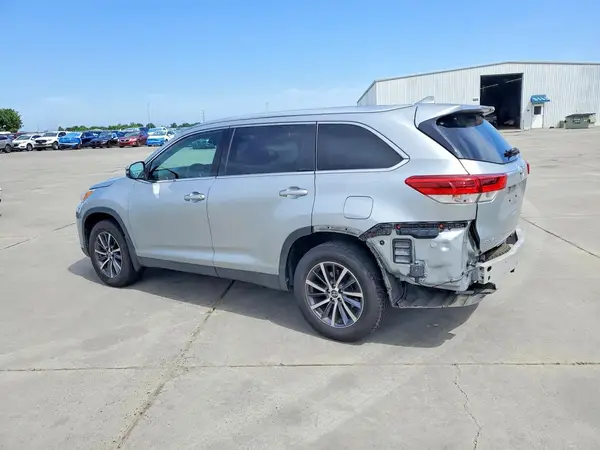 5TDJZRFH7KS580875 2019 TOYOTA HIGHLANDER - Image 2
