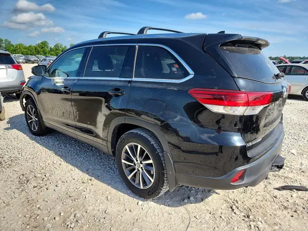 5TDJZRFH7KS583274 2019 TOYOTA HIGHLANDER - Image 2