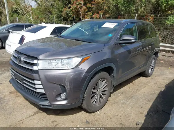 5TDJZRFH7KS584439 2019 TOYOTA HIGHLANDER - Image 2