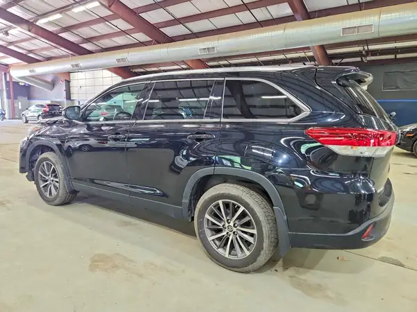 5TDJZRFH7KS584442 2019 TOYOTA HIGHLANDER - Image 2