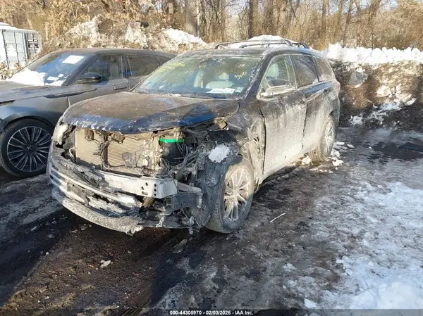 5TDJZRFH7KS585803 2019 TOYOTA HIGHLANDER - Image 2