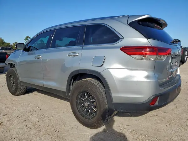 5TDJZRFH7KS586143 2019 TOYOTA HIGHLANDER - Image 2