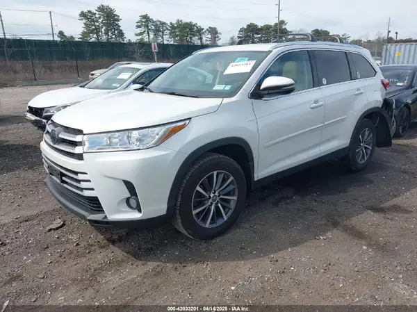 5TDJZRFH7KS586515 2019 TOYOTA HIGHLANDER - Image 2