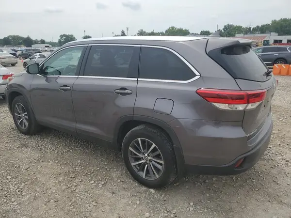 5TDJZRFH7KS586983 2019 TOYOTA HIGHLANDER - Image 2
