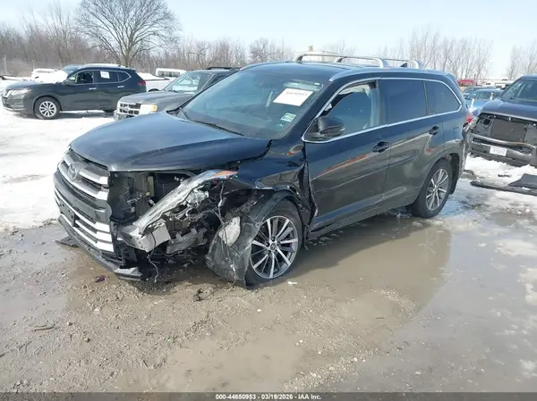 5TDJZRFH7KS586997 2019 TOYOTA HIGHLANDER - Image 2