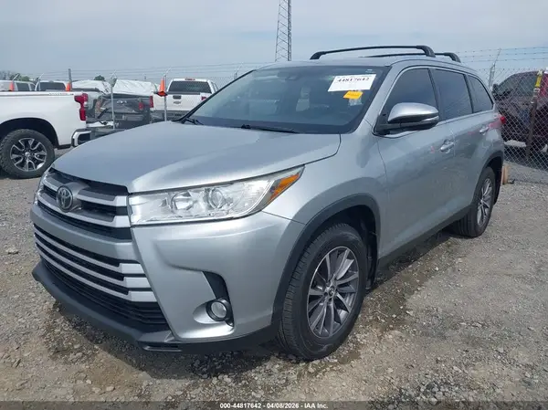 5TDJZRFH7KS591049 2019 TOYOTA HIGHLANDER - Image 2