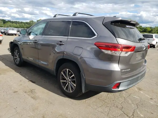 5TDJZRFH7KS591827 2019 TOYOTA HIGHLANDER - Image 2