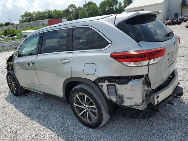 5TDJZRFH7KS592914 2019 TOYOTA HIGHLANDER - Image 2