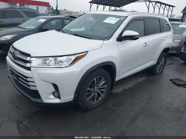 5TDJZRFH7KS593125 2019 TOYOTA HIGHLANDER - Image 2