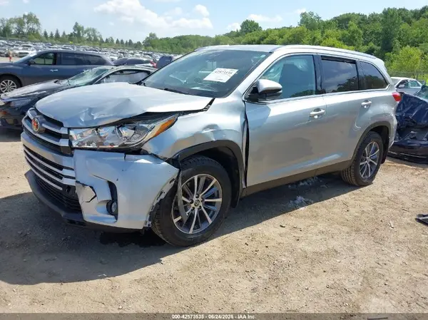 5TDJZRFH7KS593545 2019 TOYOTA HIGHLANDER - Image 2