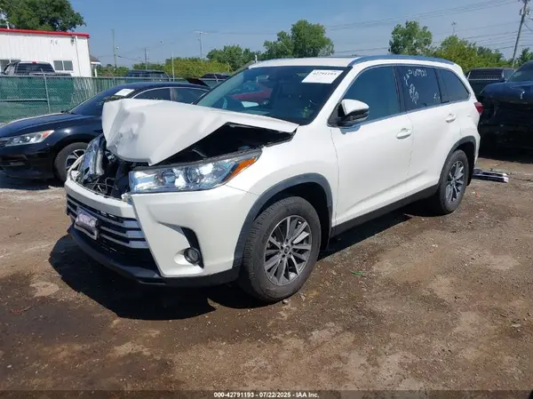 5TDJZRFH7KS594825 2019 TOYOTA HIGHLANDER - Image 2