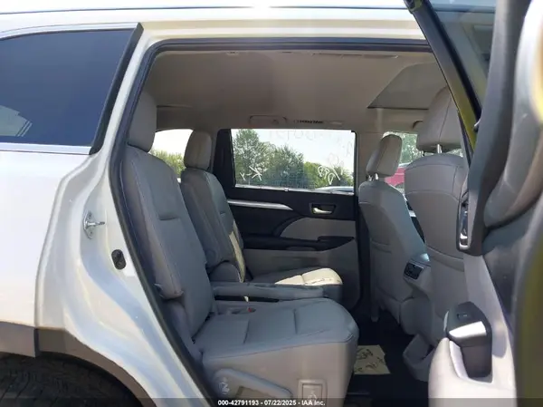 5TDJZRFH7KS594825 2019 TOYOTA HIGHLANDER - Image 8