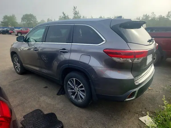 5TDJZRFH7KS595182 2019 TOYOTA HIGHLANDER - Image 2