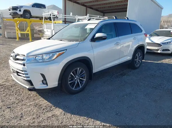 5TDJZRFH7KS598986 2019 TOYOTA HIGHLANDER - Image 2