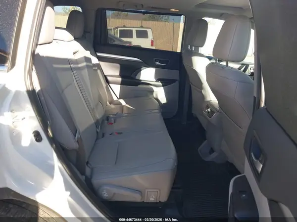 5TDJZRFH7KS598986 2019 TOYOTA HIGHLANDER - Image 8