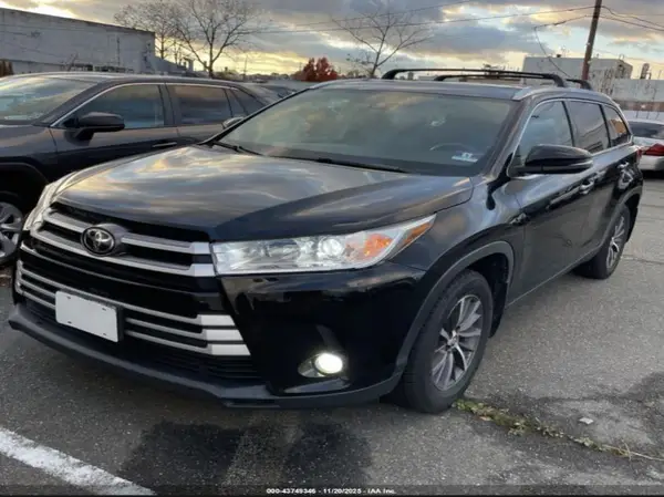5TDJZRFH7KS599622 2019 TOYOTA HIGHLANDER - Image 2